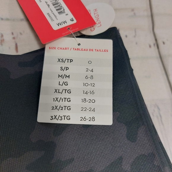 SPANX cropped black camo lamn leggings - Picture 3 of 5
